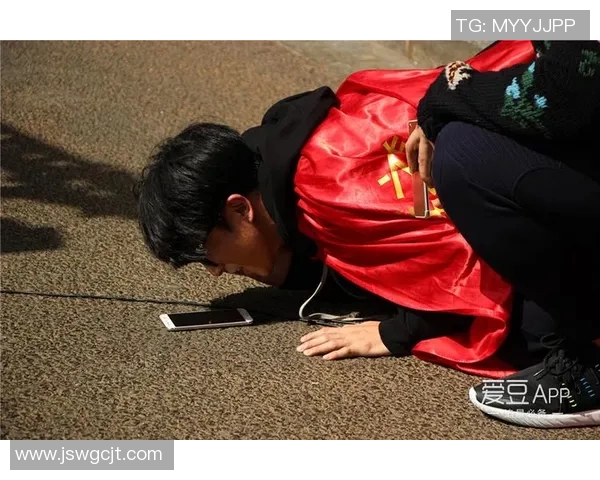 足球明星挑战奇葩任务视频大集合让你捧腹大笑的精彩瞬间