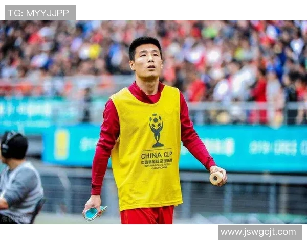 小腿修长的足球明星们如何凭借优势在赛场上展现卓越技艺与风采