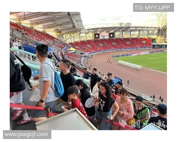 武汉足球明星赛盛大开幕球迷齐聚共享激情时刻