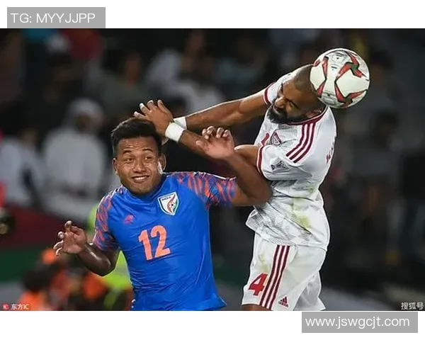 足球明星品尝甘蔗的趣味时刻引发热议，快来看看他们的真实反应与精彩瞬间