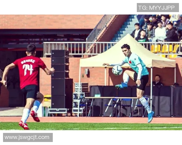 足球明星在赛场上的精彩表现与技术分析探讨 足球明星在赛场上的精彩表现与技术分析探讨